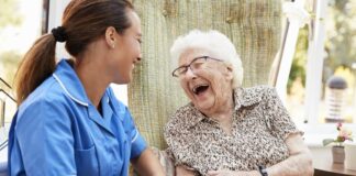 ESTAMOS EN LA BÚSQUEDA DE CUIDADORA INTERNA PARA HOME (ASSISTED LIVING FACILITY – ALF), AMBIENTE LIMPIO Y TRANQUILO cuidadora interna Assisted Living Facility ALF home care empleo de cuidadora en miami