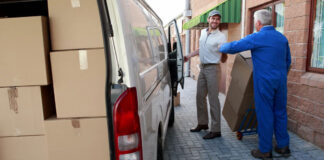 SE SOLICITA ACOMPAÑANTE DE CHÓFER PARA TAREAS DE DEPOSITO Y REPARTO EN IMPORTANTE EMPRESA TEXTIL chofer de reparto box loading driver operario de deposito y reparto warehouse operator