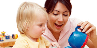 SE REQUIERE NIÑERA DE LUNES A VIERNES DE 9:00 A 17:00 HS. SE OFRECE BUEN SUELDO MÁS AFIP Y VIÁTICOS niñera para cuidado de niños en casa de familia babysitter for family home childcare canguro nanny cuidado de niña de 2 años