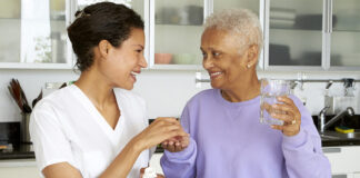 SE REQUIEREN CUIDADORAS/ES A DOMICILIO PARA SUPERVISIÓN Y ASISTENCIA DE ADULTOS MAYORES, JORNADA PARCIAL cuidadores caregivers