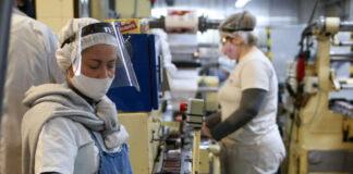SOLICITAMOS TRABAJADORES PARA PLANTA ALIMENTICIA, SE OFRECE BUEN SUELDO operarios para plante de produccion de alimentos productions operators female and male staff