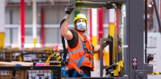 SE BUSCAN TRABAJADORES PARA ALMACENES (HOMBRES Y MUJERES), PUESTOS DISPONIBLES EN DIFERENTES ÁREAS personal para almacen warehouse staff female and male staff