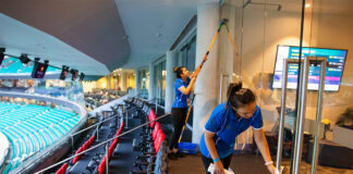 SE SOLICITAN TRABAJADORES PARA LIMPIEZA DE ESTADIOS (HOMBRES Y MUJERES), JORNADA PART TIME Trabajadores Para Limpieza De Estadios Stadium Cleaning Workers female and male staff limpiador limpiadora