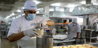 SE SOLICITA PERSONAL PARA RESTAURANTE (COCINEROS Y LAVAPLATOS), CON O SIN EXPERIENCIA. BUEN SUELDO Personal Para Restaurante restaurant staff