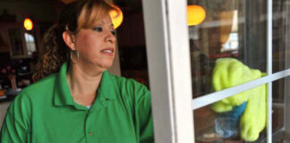 SE NECESITA EMPLEADA DOMÉSTICA (CON O SIN EXPERIENCIA), MEDIO DÍA, HORARIO CONVERSABLE. BUEN PAGO POR HORA empleada domestica domestic staff empleada del hogar limpiadora