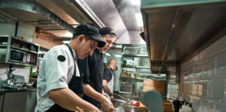 SE REQUIERE COCINERO(A) PARA RESTAURANTE (CON O SIN EXPERIENCIA), TIEMPO PARCIAL O COMPLETO Cocinero(a) cook