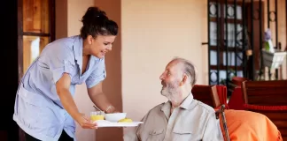 SE NECESITA CUIDADORA DE ADULTOS MAYORES Y AYUDA DOMÉSTICA (MÍNIMA EXPERIENCIA), CONTRATACIÓN INMEDIATA. BUEN SUELDO Cuidadora De Adultos Mayores y Ayuda Doméstica elderly caregiver and domestic helper