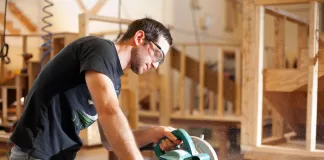 SE SOLICITA PERSONAL PARA CONSTRUCCIÓN Y CARPINTERÍA (MÍNIMA EXPERIENCIA), BUEN PAGO Personal Para Construcción y Carpintería Construction and Carpentry Personnel