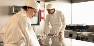 SE NECESITA PERSONAL DE LIMPIEZA (FEMENINO Y MASCULINO), NO SE REQUIERE EXPERIENCIA. A PARTIR DE 18 AÑOS Personal De Limpieza cleaning staff