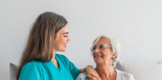 SE SOLICITA CUIDADORAS/ES CON O SIN EXPERIENCIA, PARA ACOMPAÑAMIENTO Y ASISTENCIA EN RESIDENCIA. TURNO INDIFERENTE Cuidadoras/es caregivers