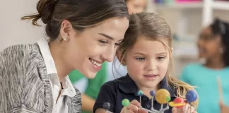 SE SOLICITA NIÑERA DE LUNES A VIERNES (CON O SIN EXPERIENCIA), SE OFRECE ALOJAMIENTO, COMIDAS Y BUEN PAGO Niñera Babysitter