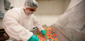 SE SOLICITA EMPACADOR DE DULCES (HOMBRE Y MUJER), NO SE REQUIERE EXPERIENCIA. PAGO $21.00 POR HORA Empacador de Dulces empleo de Empacador en Canadá Empleo sin experiencia Candy Packer Packer job in Canada Job without experience
