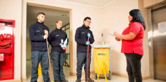 SE SOLICITA EMPLEADO/A DE LIMPIEZA (CON O SIN EXPERIENCIA), JORNADA DE 5 HORAS DIARIAS. BUENA REMUNERACIÓN Empleado de limpieza Cleaning staff empleo de limpieza sin experiencia