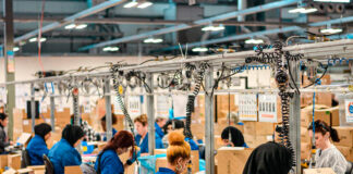 SE SOLICITA OPERARIO/A DE PRODUCCIÓN (TURNOS ROTATIVOS), INGRESO INMEDIATO. SUELDO 1.300 € – 1.500 € AL MES Operario de Producción empleo de operario en España Empleo en Barcelona Production Operator operator employment in Spain Employment in Barcelona