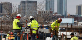 SE BUSCA TRABAJADOR PARA CONSTRUCCIÓN COMERCIAL (JORNADA DE 8 HORAS DIARIAS), POCA EXPERIENCIA. BUEN PAGO Trabajador Para Construcción Comercial empleo de construcción en Estados Unidos Commercial Construction Worker construction employment in the United States