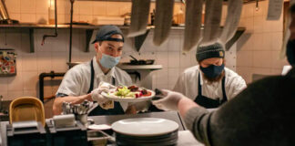 SE SOLICITAN TRABAJADORES DE MOSTRADOR Y PRODUCCIÓN PARA FERIAS Y EVENTOS (CONCESIONES DE COMIDA DE CARNAVAL MÓVIL), 15 VACANTES. SUELDO APROX. $ 2.040/MES Trabajadores de Mostrador y Producción Para Ferias y Eventos Concesiones de Comida de Carnaval Móvil Counter and Production Workers for Fairs and Events Mobile Carnival Food Concessions