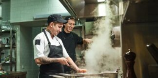 SE BUSCA AYUDANTE DE COCINA CON O SIN EXPERIENCIA (HOMBRE Y MUJER), PARA CENTRO EDUCATIVO. SALARIO HASTA $4275 POR MES Ayudante de Cocina en Canadá Trabajo sin expereriencia Restaurante en Ontario Kitchen Assistant in Canada Job without experience Restaurant in Ontario