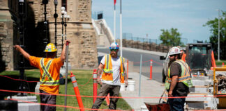 BUSCAMOS AYUDANTES DE CONSTRUCCIÓN (CON O SIN EXPERIENCIA), 4 VACANTES. 30 A 40 HORAS SEMANALES, PAGO $24.00 A $25.00 POR HORA Ayudantes de Construcción Empleo de construcción sin expriencia Empleo en Kelowna Columbia Británica Construction Helpers Construction Jobs with No Experience Jobs in Kelowna British Columbia