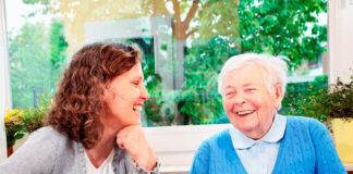 SE SOLICITA CUIDADOR/A (CON O SIN EXPERIENCIA), PARA COMPAÑÍA LÍDER DEL SECTOR SOCIOSANITARIO. TURNO DIURNO, BUEN SUELDO Y BENEFICIOS Cuidadoras en España Alhaurín de la Torre Málaga Empleo sin experiencia Caregivers in Spain Alhaurín de la Torre Málaga Employment without experience