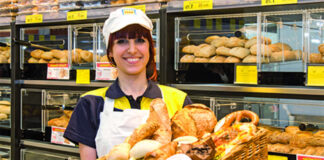 SE SOLICITA PERSONAL DE MOSTRADOR PARA PANADERÍA (ATENCIÓN AL CLIENTE), CON O SIN EXPERIENCIA. TIEMPO PARCIAL, BUEN SALARIO Personal de Mostrador Para Panadería y Pastelería Counter Staff for Bakery and Pastry Shop Schalterpersonal für Bäckerei und Konditorei Addetto allo sportello Panetteria e Pasticceria