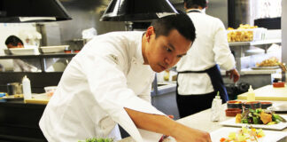 SE NECESITA AYUDANTE DE COCINA CON O SIN EXPERIENCIA (HOMBRE O MUJER), LABORES GENERALES. PAGO $18,00 POR HORA Ayudante de Cocina Kelowna Columbia Británica Canadá, Empleo sin Experiencia en Canadá Kitchen Helper Kelowna British Columbia Canada, Jobs without Experience in Canada