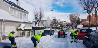SE BUSCAN LIMPIADORES/AS DE NIEVE (24 VACANTES), NO SE REQUIERE EXPERIENCIA. SUELDO $ 2926,4 AL MES, CON POSIBILIDAD DE MÁS SEGÚN DESEMPEÑO Limpiadores de Nieve en estados unidos empleo de construcción en USA Empleo sin experiencia en USA Empleo en Montana Snow Plows Spazzaneve Schneepflüge