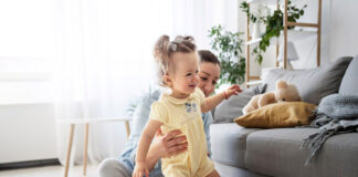 SE BUSCA NIÑERA FINES DE SEMANA (NIÑA DE 2 AÑOS), ENTORNO LABORAL AMIGABLE Y ACOGEDOR Niñera fines de semana tatta canguro nanny weekend babysitter