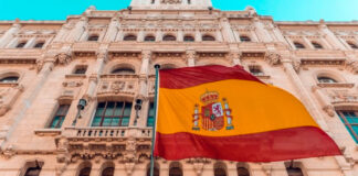 Trámites de Visa para Vivir y Trabajar en España: Todo lo que Necesitas Saber Trámites de Visa para Vivir y Trabajar en España Visa Procedures to Live and Work in Spain