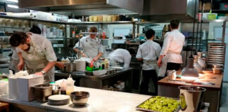 SE NECESITA AYUDANTE DE COCINA CON O SIN EXPERIENCIA (HOMBRE O MUJER), PARA PIZZERIA/RESTAURANTE. SALARIO $2212,00 AL MES Ayudante de cocina lavaplatos en canada son experiencia Kitchen helper dishwasher in Canada with experience