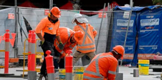 SE SOLICITAN OBREROS DE LA CONSTRUCCIÓN (4 VACANTES), NO REQUIERE EXPERIENCIA. 40 HORAS SEMANALES, PAGO $21.01 POR HORA Obreros de la Construcción en estados unidos Lime Springs empleo en Iowa Empleo sin experiencia en USA Construction workers in the United States jobs in Iowa Jobs without experience in the USA