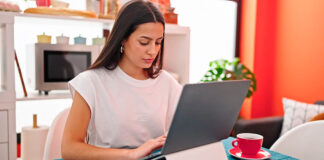 Teletrabajo en España: Cómo Encontrar Empleos Remotos y Prepararte para el Futuro del Trabajo Teletrabajo en España Como Encontrar Empleos Remotos y Prepararte para el Futuro del Trabajo Teleworking in Spain