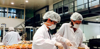 SE SOLICITAN TRABAJADORES DE PRODUCCIÓN (CON O SIN EXPERIENCIA), 4 DÍAS A LA SEMANA. PAGO $17.25 POR HORA + HORAS EXTRAS Trabajadores de Producción en Estados Unidos Empleo sin experiencia en USA Empresa de Alimentos en USA Production Workers Production jobs in the United States Food Company in the USA