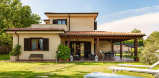 SE NECESITA MATRIMONIO PARA MANTENIMIENTO Y SERVICIO DOMÉSTICO EN UNA CASA DE CAMPO. SE OFRECE TRABAJO EN BLANCO, BUEN SUELDO + VIVIENDA Matrimonio Para Mantenimiento y Servicio Doméstico en una Casa de Campo Marriage for Maintenance and Domestic Service in a Country House