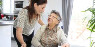 SE PRECISA CUIDADOR/A PARA SEÑORA MAYOR EN DOMICILIO (4 HORAS DIARIAS), TURNO DE MAÑANA DE LUNES A VIERNES Cuidador/a para Señora Mayor en Domicilio Empleo en Sant Adrià de Besòs Empleo en Barcelona Cuidadora Domiciliaria en españa Caregiver for Elderly Lady at Home Caregiver in Spain