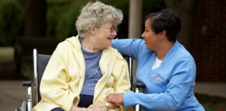 SE PRECISAN CUIDADORES/AS PARA ATENCIÓN DE ADULTOS MAYORES EN RESIDENCIA (EXPERIENCIA NO INDISPENSABLE), 2 PUESTOS MAÑANA Y TARDE. BUEN SUELDO Cuidadores en España residencia de mayores en Barcelona Empleo sin experiencia en España Gerocultores Caregivers in Spain Personal for nursing home in Barcelona
