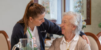 SE BUSCAN CUIDADORES/AS PARA RESIDENCIA DE MAYORES Y CENTRO DE DÍA (CON O SIN EXPERIENCIA), TURNO ROTATIVO. BUEN SUELDO Cuidadores en españa Residencia de Mayores y Centro de Día Sanitas El Guinardó Empleo sin experiencia en España Gerocultores Caregivers in Spain Nursing Home and Day Center Geroculturists