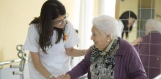 SE SOLICITAN CUIDADORES/AS CON O SIN EXPERIENCIA, TURNO INDIFERENTE. SE OFRECE BUEN SALARIO Y BENEFICIO Cuidadores para residencia de mayores en españa Gerocultores Caregivers for nursing homes in Spain Gerocultors