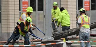 SE SOLICITAN OBREROS DE LA CONSTRUCCIÓN (POCA EXPERIENCIA), 40 PUESTOS DISPONIBLES. 5 DÍAS A LA SEMANA, PAGO $23.56 POR HORA Obreros de la Construcción en estados unidos Vineyard Empleo en Utah empleo de construcción en USA Construction Workers in the United States Jobs in Utah construction jobs in the USA