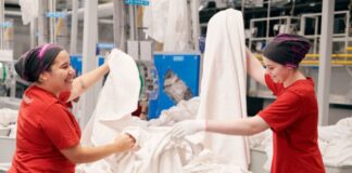 SE SOLICITAN TRABAJADORES/AS DE LAVANDERÍA (CON O SIN EXPERIENCIA), 5 VACANTES. 40 HORAS SEMANALES, PAGO $29,00 POR HORA Trabajadores de Lavandería Personal Para Holiday Inn Express Golden en Canadá Empleo sin experiencia en Canadá Empleo en Columbia Británica Laundry Workers