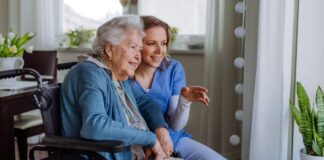 SE SOLICITAN CUIDADORES/AS PARA RESIDENCIA DE ADULTOS MAYORES (CON O SIN EXPERIENCIA), JORNADA PARCIAL Y COMPLETA, TURNO DIURNO. BUEN SALARIO Cuidadores Empleo en Estepona Empleo en Málaga Empleo de cuidadora sin experiencia en España Caregivers job without experience in Spain