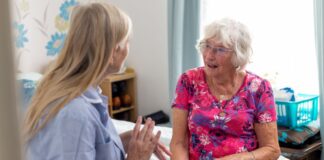 SE BUSCAN CUIDADORES/AS PARA RESIDENCIA DE ADULTOS MAYORES (CON O SIN EXPERIENCIA), TURNO TARDE 30 HORAS SEMANALES. BUEN SALARIO Cuidadores gerocultores en Sant Vicenç dels Horts Empleo en Barcelona Cuidadores Para Residencia de Mayores en España Empleo Sin Experiencia Caregivers for Nursing Homes in Spain