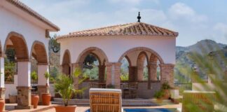 SE NECESITA MATRIMONIO INTERNO PARA CUIDADO DE FINCA. SALARIO 1.500 € MENSUALES (14 PAGAS AL AÑO) + BENEFICIOS Y ALOJAMIENTO Matrimonio Para Cuidado de Finca en España Empleo en Málaga Guardeses en España Marriage for Property Care in Spain Employment in Malaga Guardeses in Spain
