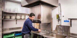 SE NECESITA PERSONAL DE LIMPIEZA/BACHERO PARA RESTAURANTE, NO SE REQUIERE EXPERIENCIA PREVIA, SOLO ENTUSIASMO Y DISPOSICIÓN. BUEN SUELDO Personal de Limpieza Para Restaurante Bachero Empleo de Limpieza en Argentina Empleo sin experienia en Buenos Aires Cleaning Staff for Restaurant Cleaning Job without experience in Buenos Aires