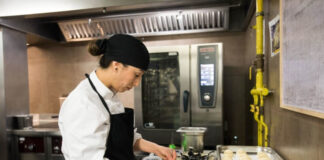 SE SOLICITA COCINERO/A PARA RESIDENCIA GERIÁTRICA (POCA EXPERIENCIA), 40 HORAS SEMANALES. BUEN PAGO Cocinero/a Para Restaurante in USA kitchen for restaurant