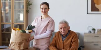 SE NECESITAN CUIDADORES/AS DE ADULTOS MAYORES (CON O SIN EXPERIENCIA), TURNO TARDE. SALARIO 1.430 € AL MES Cuidadores de adultos mayores en España Cuidadores de ancianos en Barcelona Residencia de Mayores Empleo sin experiencia Caregivers for the elderly in Spain