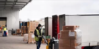 SE SOLICITA DESCARGADOR DE CAJAS (CON O SIN EXPERIENCIA), PRIMER TURNO. SALARIO ENTRE $650 A $1200 POR SEMANA Descargador de Cajas en USA Descarga de Remolques empleo de carga y descarga en USA Empleo sin experiencia en USA Box Unloader in the USA Trailer Unloader loading and unloading jobs