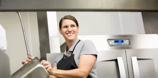 SE NECESITA LAVAPLATOS CON O SIN EXPERIENCIA (HOMBRE O MUJER), JORNADA PARCIAL. CONTRATO PERMANENTE, PAGO $19.00 POR HORA + BENEFICIOS Lavaplatos Dishwasher empleo en Canadá