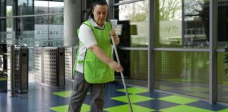 SE SOLICITAN AUXILIARES DE LIMPIEZA DE EDIFICIOS (CON O SIN EXPERIENCIA), TIEMPO PARCIAL, TURNO TARDE/NOCHE. CONTRATO PERMANENTE Auxiliares de Limpieza de Edificios en Canadá empleo sin experiencia en Canadá Building Cleaning Assistants in Canada employment without experience in Canada