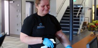 SE SOLICITA LIMPIADOR/A PARA OFICINAS Y LOCALES (CON O SIN EXPERIENCIA), TIEMPO PARCIAL 5 DÍAS A LA SEMANA Limpiador para Oficinas y Locales en España Aeropuerto de Tenerife Norte empleo sin experiencia en España Office and Premises Cleaner in Spain Tenerife North Airport