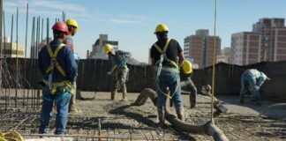 SE SOLICITAN OBREROS DE LA CONSTRUCCIÓN (12 VACANTES), 40 HORAS SEMANALES. PAGO $21.59 POR HORA Obreros de la Construcción en USA Obreros de la Construcción en Estados Unidos empleo en Iowa empleo sin experiencia en USA Construction Workers in USA